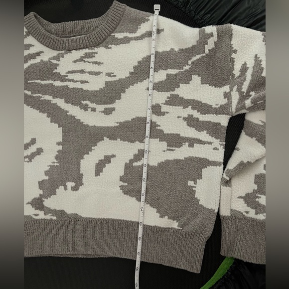 Sz.S-William Rast Gray and White Patterned Sweater - Picture 5 of 7